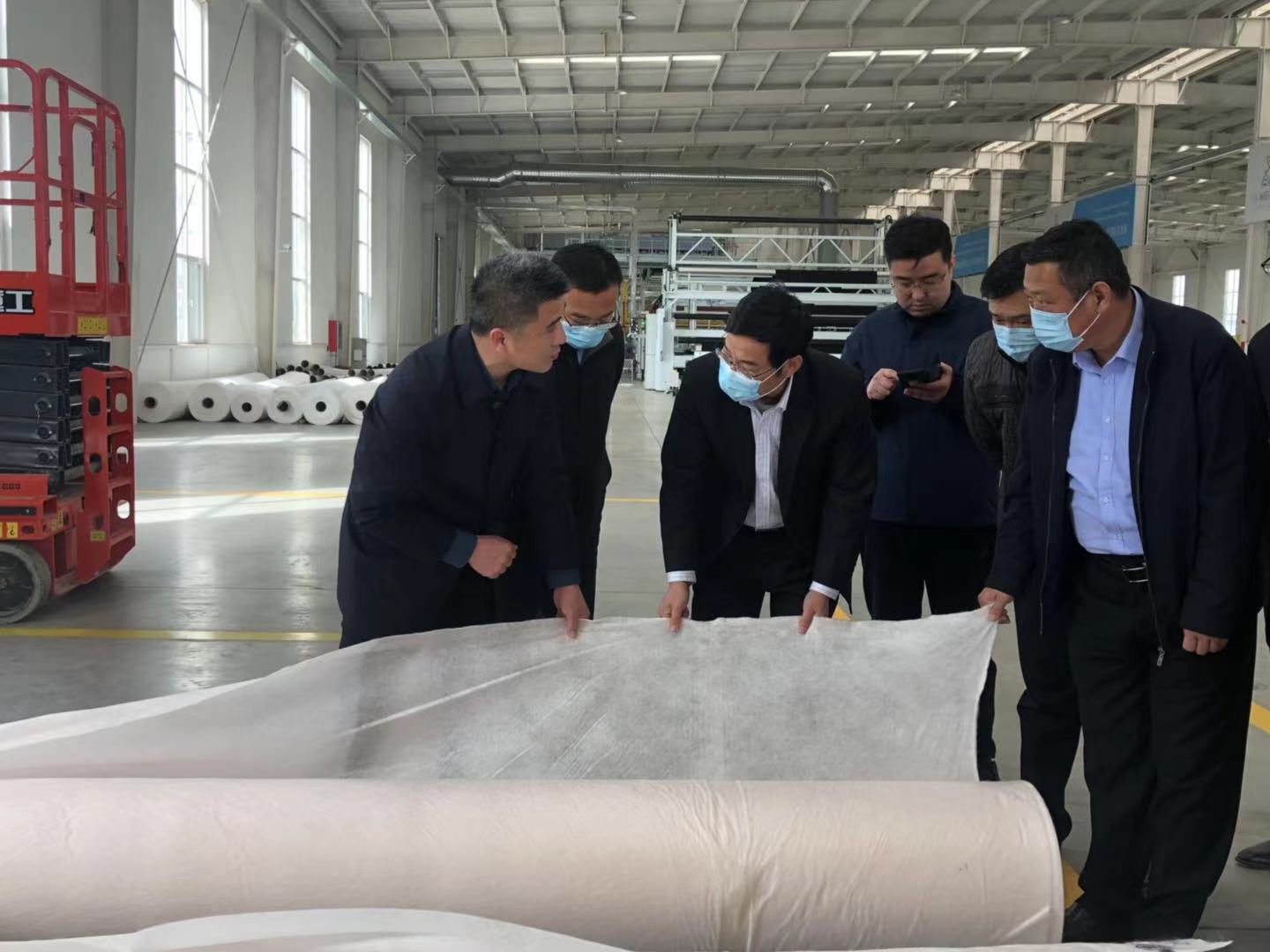 運河開發(fā)區(qū)領(lǐng)導(dǎo)來晶創(chuàng)新材料考察調(diào)研