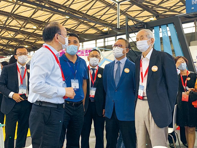 中國紡織工業(yè)聯(lián)合會黨委書記高勇，會長孫瑞哲，原副會長許坤元，副會長兼中國國際貿(mào)促會紡織行業(yè)分會會長徐迎新，副會長兼中國產(chǎn)業(yè)用紡織品行業(yè)協(xié)會會長李陵申，青島大學校長夏東偉等領導蒞臨晶創(chuàng)展位指導