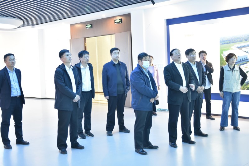 德州海關黨委書記、關長劉永華一行到公司調(diào)研，德州運河新區(qū)黨工委副書記、管委會常務副主任楊洪利陪同調(diào)研